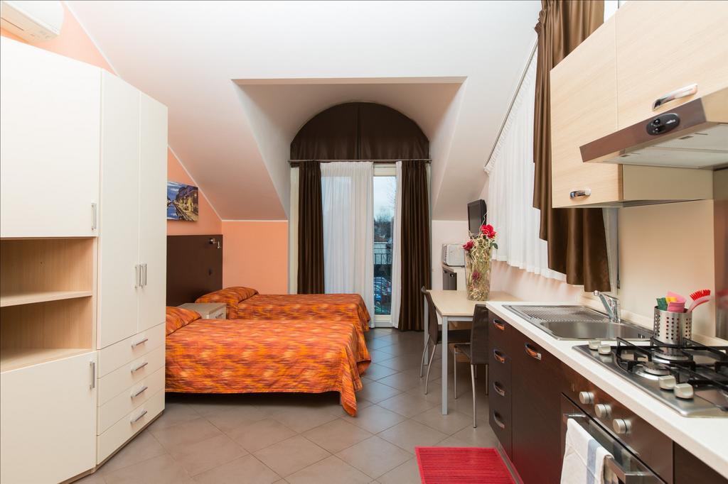 Residenza Villa Regina Монца Экстерьер фото